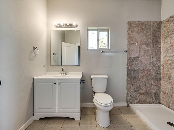 4th image of 626 W Crawford St #101