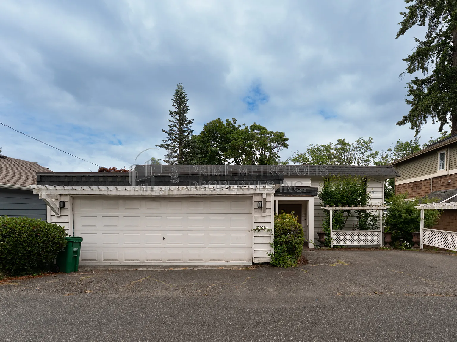 10706 Lakeside Ave NE Seattle WA 98125 LCG (S) - 1 — Photo 1