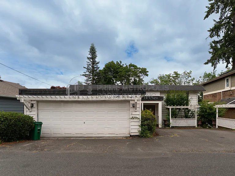 10706 Lakeside Ave NE — Photo 1
