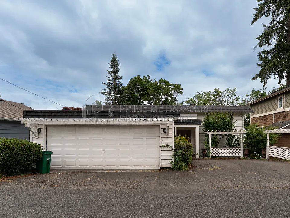 10706 Lakeside Ave NE