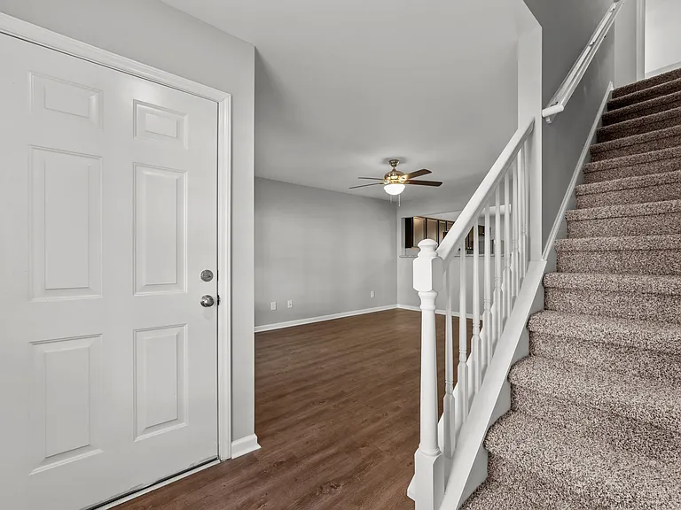 4021 Cobblestone Dr #7 — Photo 8