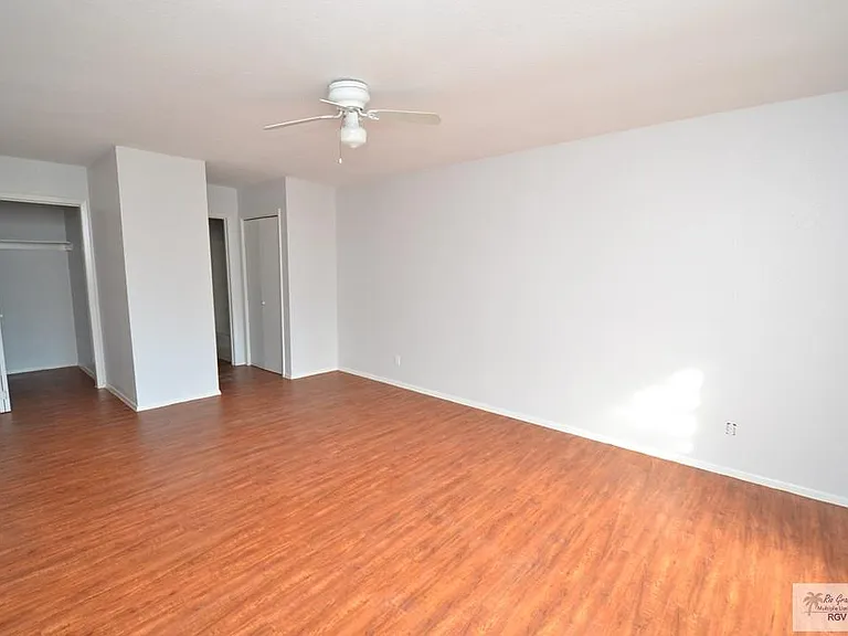 704 Zapata Ave — Photo 9