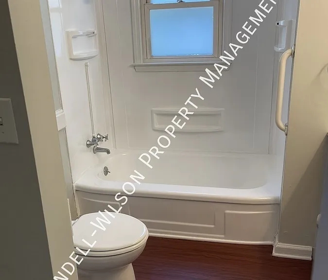 2221 Bernard St — Photo 8