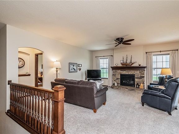 4th image of 8777 Coachlight Dr