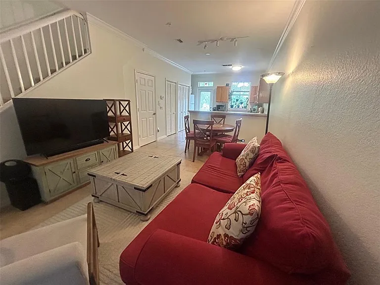 621 SW 10th St #203 — Photo 5