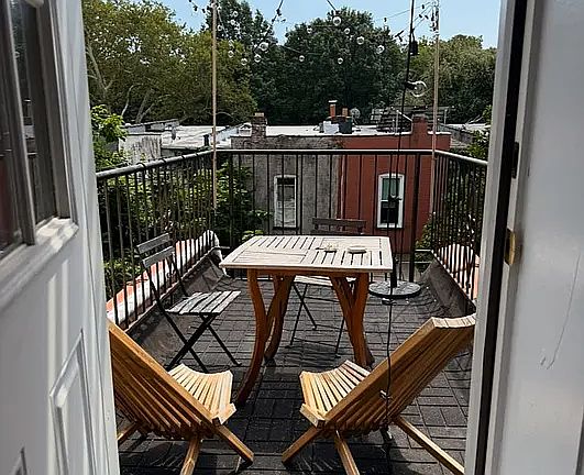 3rd image of 124 Bainbridge St APT 3