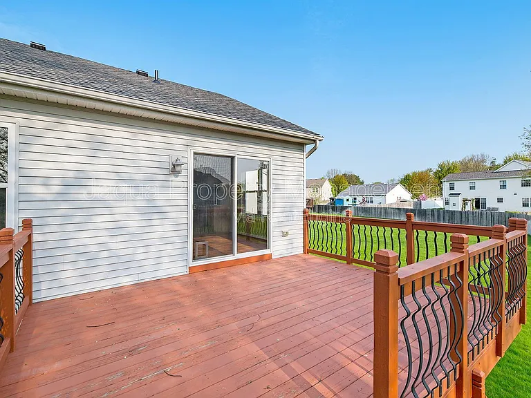 7325 Salerno Cir — Photo 17
