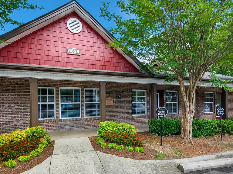 Sharon Pointe Apartment Homes — Photo 9