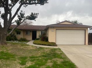1381 Rall Ave, Clovis, CA 93612