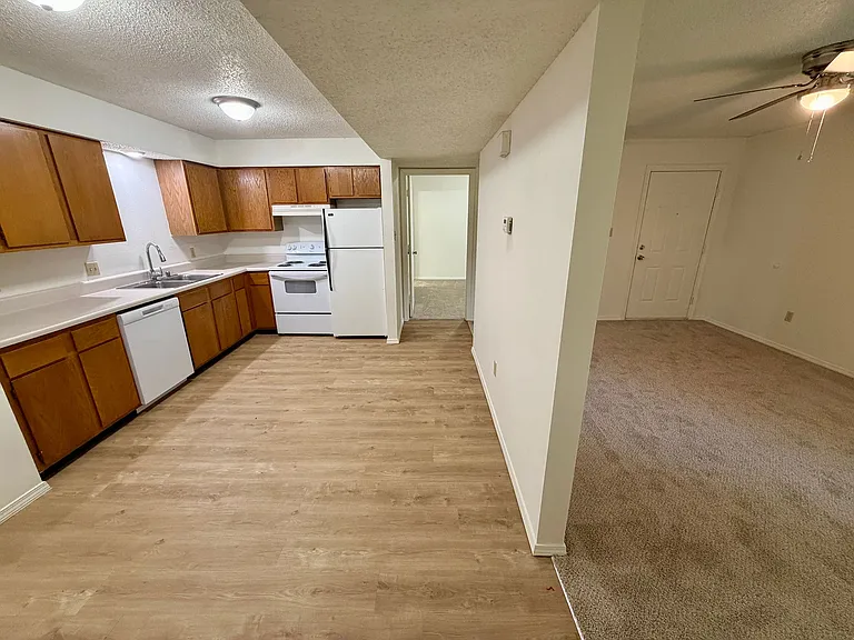 Marina Apartments — Photo 9