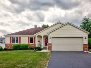 97 Pheasant Run Ln, Lancaster, NY 14086