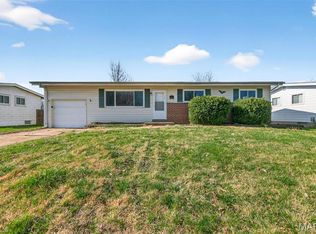 460 Wren Dr, Florissant, MO 63031