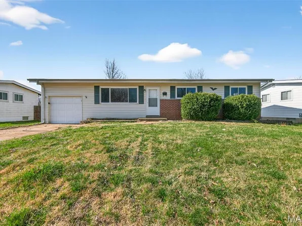 460 Wren Dr, Florissant, MO 63031