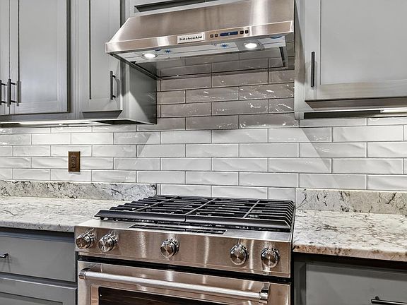 17th image of 382 Pocaset Dr