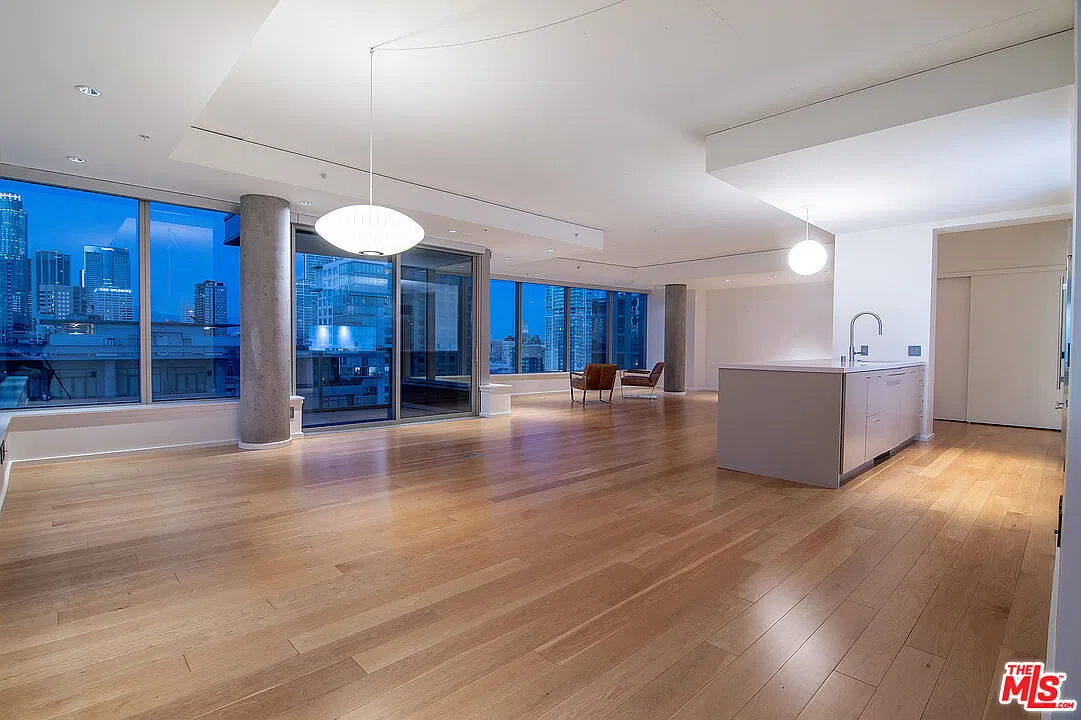 2 bed, 2.5 bath, 2320 sqft, $6,700 — Photo 1