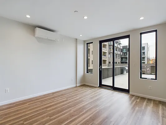 Rented by Bouklis Group | media 19