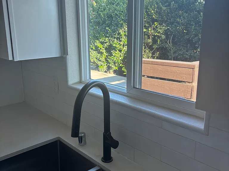 324 E Colorado Blvd #1 — Photo 3