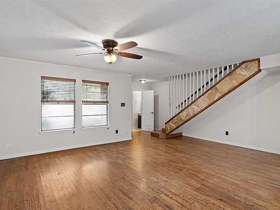 2nd image of 806 Castle Ridge Rd APT C