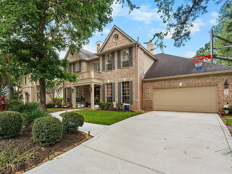 131 E Beckonvale Cir — Photo 4