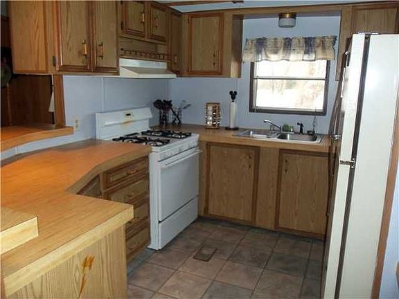 5th image of 4529 Shelly Rd