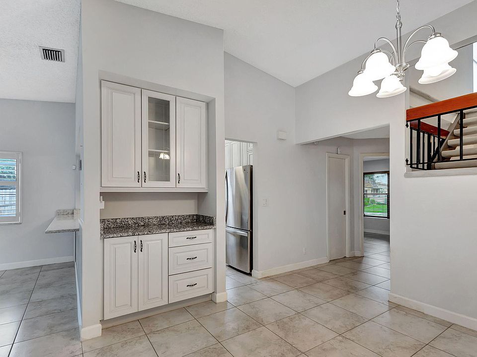 1st image of 1066 Raintree Lane
