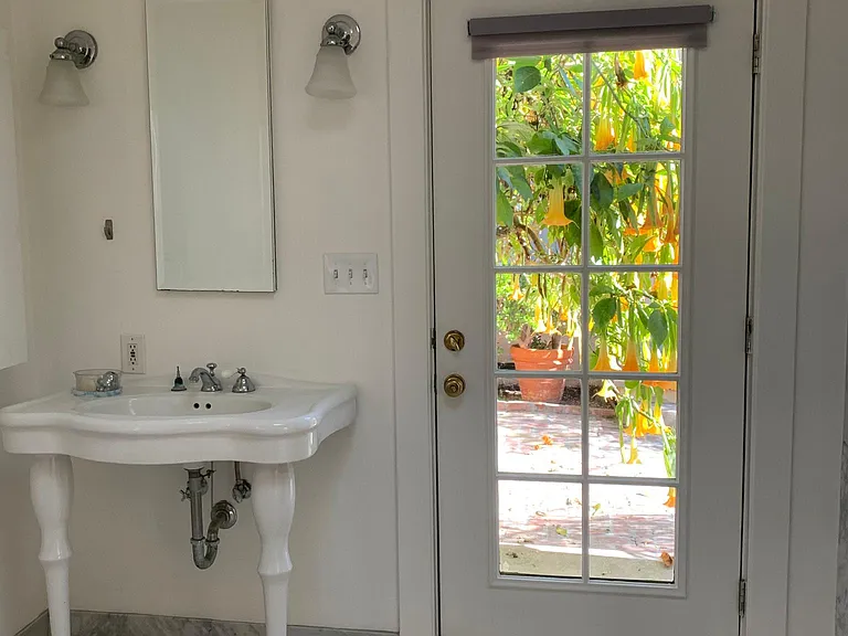 1122 Manzanita St — Photo 19