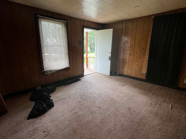 211 Judith Ln — Photo 3