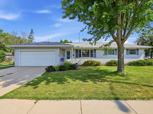 225 W Bell St, Neenah, WI 54956