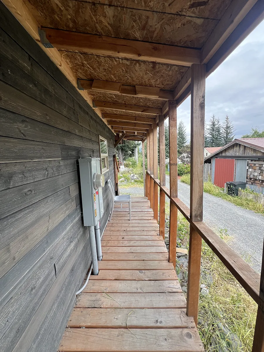 Building Photo - 608 4th Ave