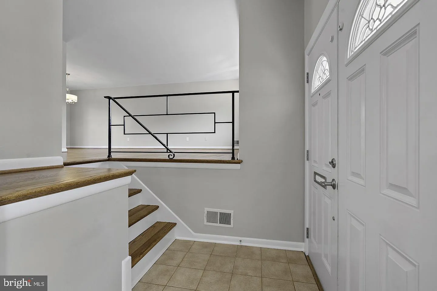 4 bed, 2.0 bath, 1689 sqft, $3,950 — Photo 3