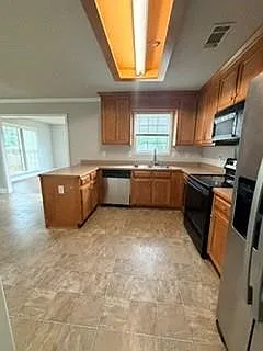 4 bed, 3.0 bath, 2017 sqft, $1,950 — Photo 3