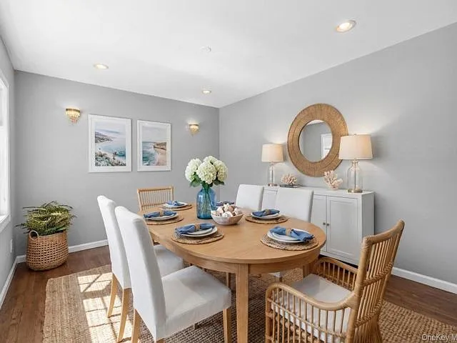 7 Phyllis Dr — Photo 3
