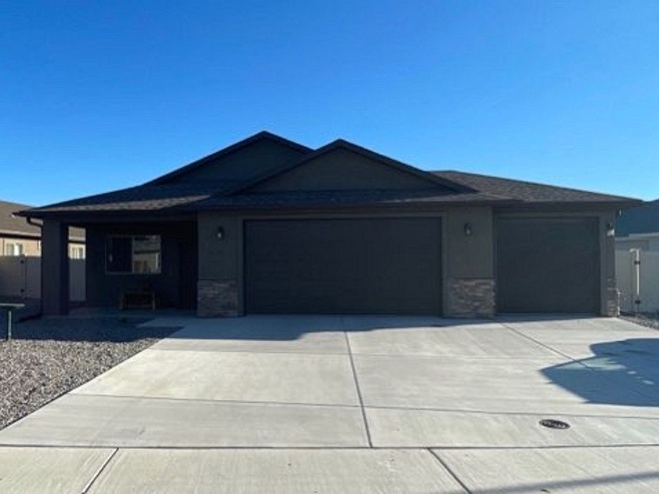 1st image of 3023 Fallawater St