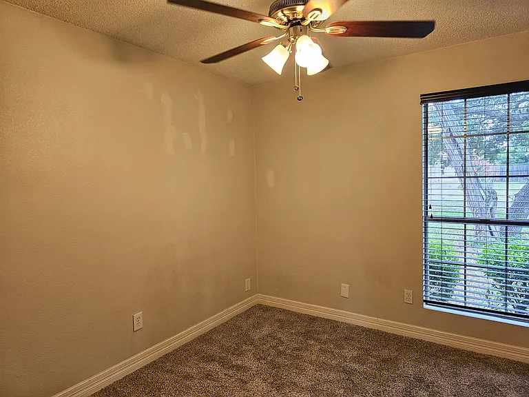 704 Chestnut Xing — Photo 23
