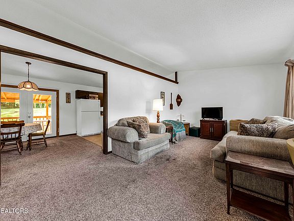 4th image of 904 Danville Cir