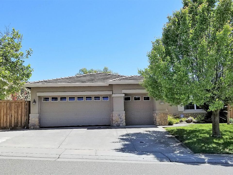 2nd image of 993 Glennfinnan Way