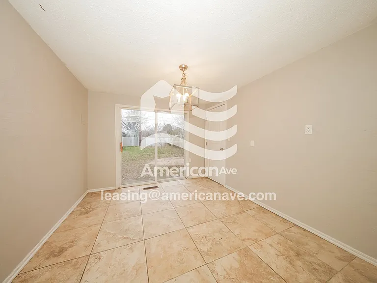 1803908_005_dining_room_5.jpg