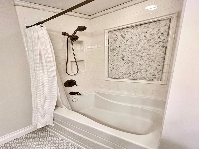 shower/tub