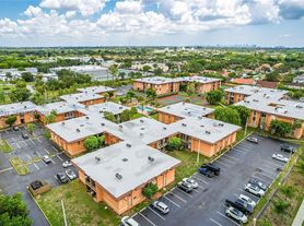 9487 SW 76th St, Miami, FL