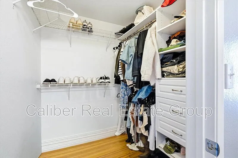 2 bed, 2.0 bath, 1126 sqft, $3,600 — Photo 3