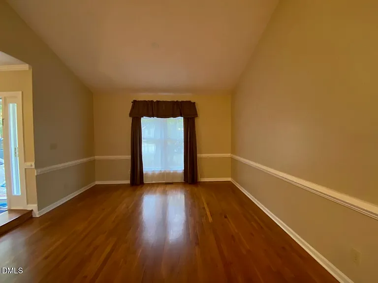 1012 Sturbridge Dr — Photo 5