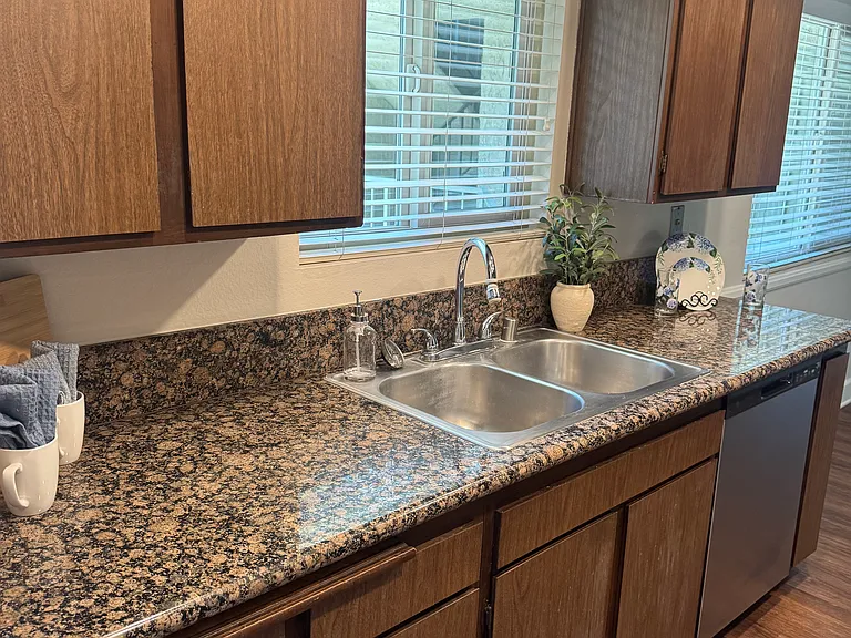 300 E Live Oak St #2C — Photo 2