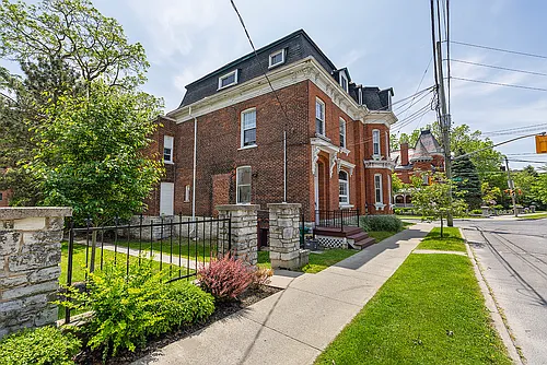 125 King St E Photo 1