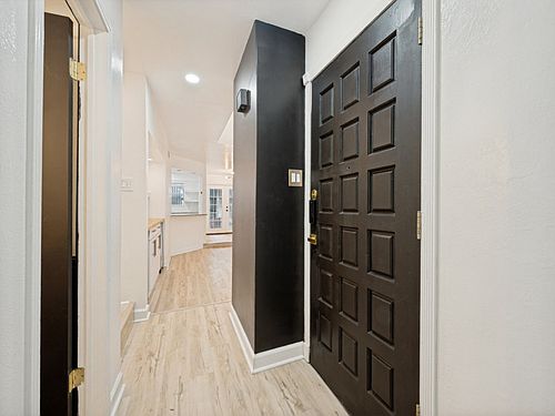 5th image of 6019 Ridgecrest Rd APT 202