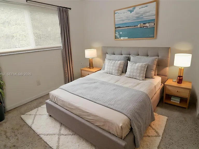 951 SW 7th St #5 — Photo 9