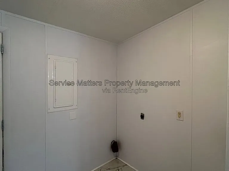 8006 Malone Rd — Photo 33