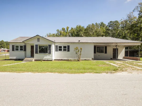 402 New St, Smoaks, SC 29481