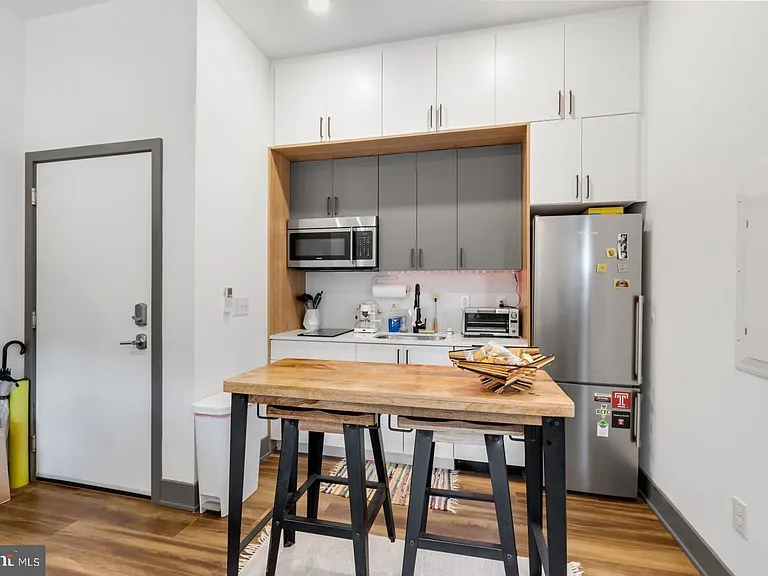 1935 E Hazzard St #203 — Photo 2