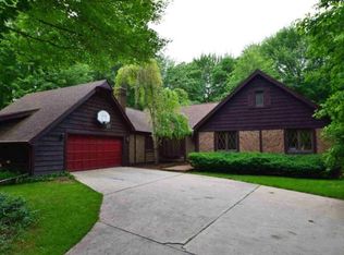 2441 N Woodland Estates Dr, Midland, MI 48642