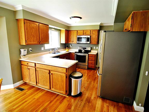 3rd image of 3708 Bristol Ct